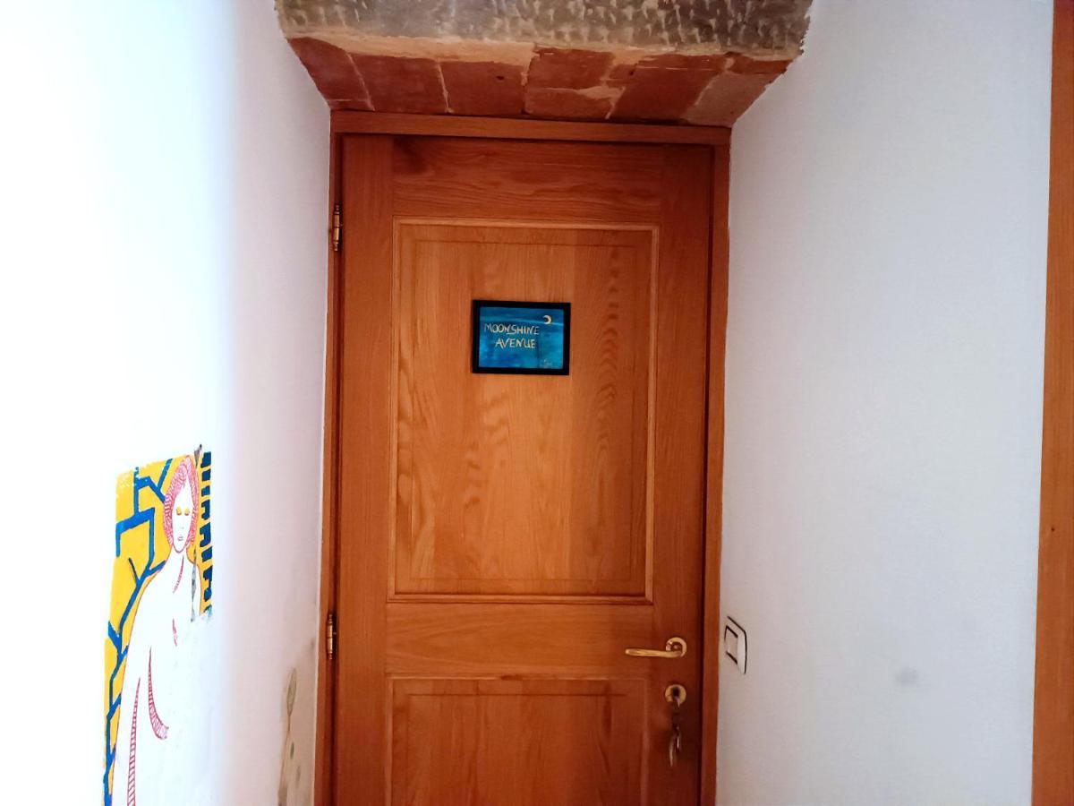 The Smallest Hostel Of Флоренция Экстерьер фото