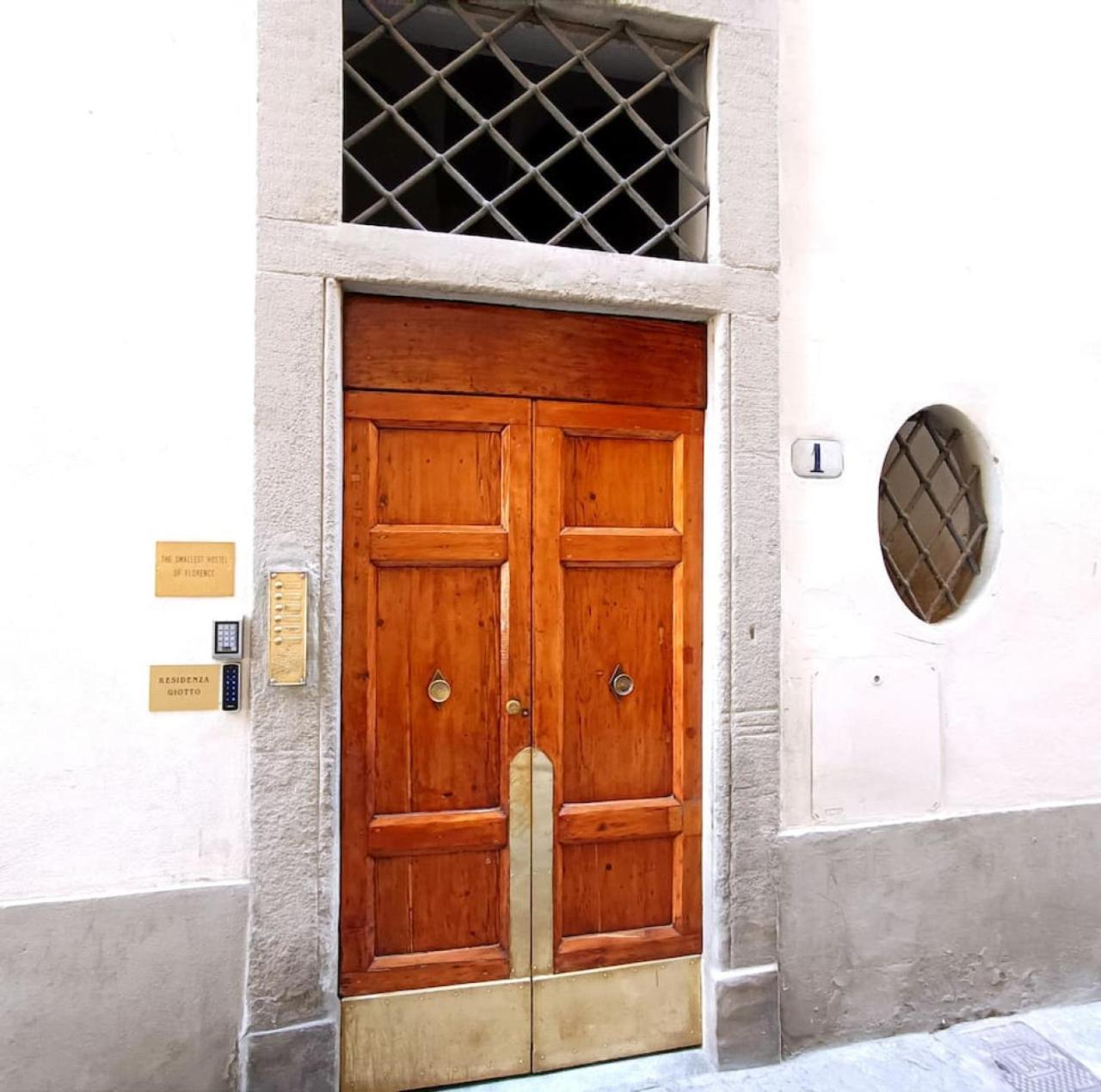 The Smallest Hostel Of Флоренция Экстерьер фото
