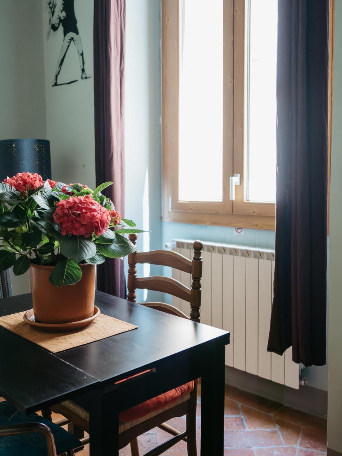 The Smallest Hostel Of Флоренция Экстерьер фото